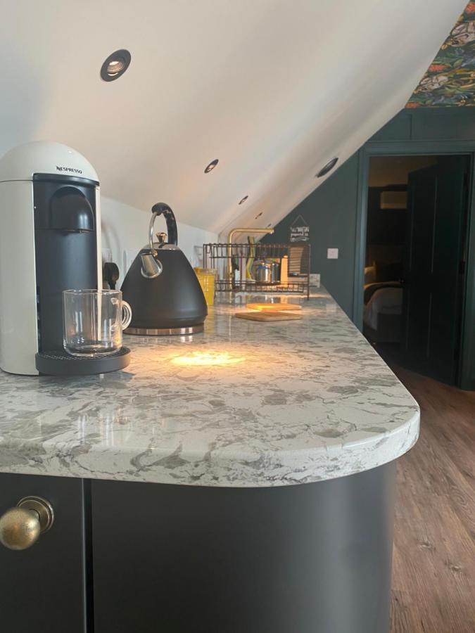 Stylish One Bedroom Cotswold Coach House เทตบรี ภายนอก รูปภาพ