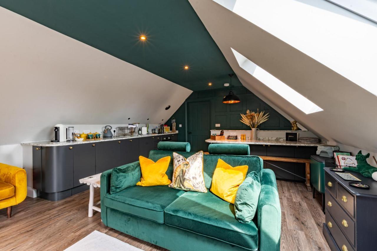 Stylish One Bedroom Cotswold Coach House เทตบรี ภายนอก รูปภาพ