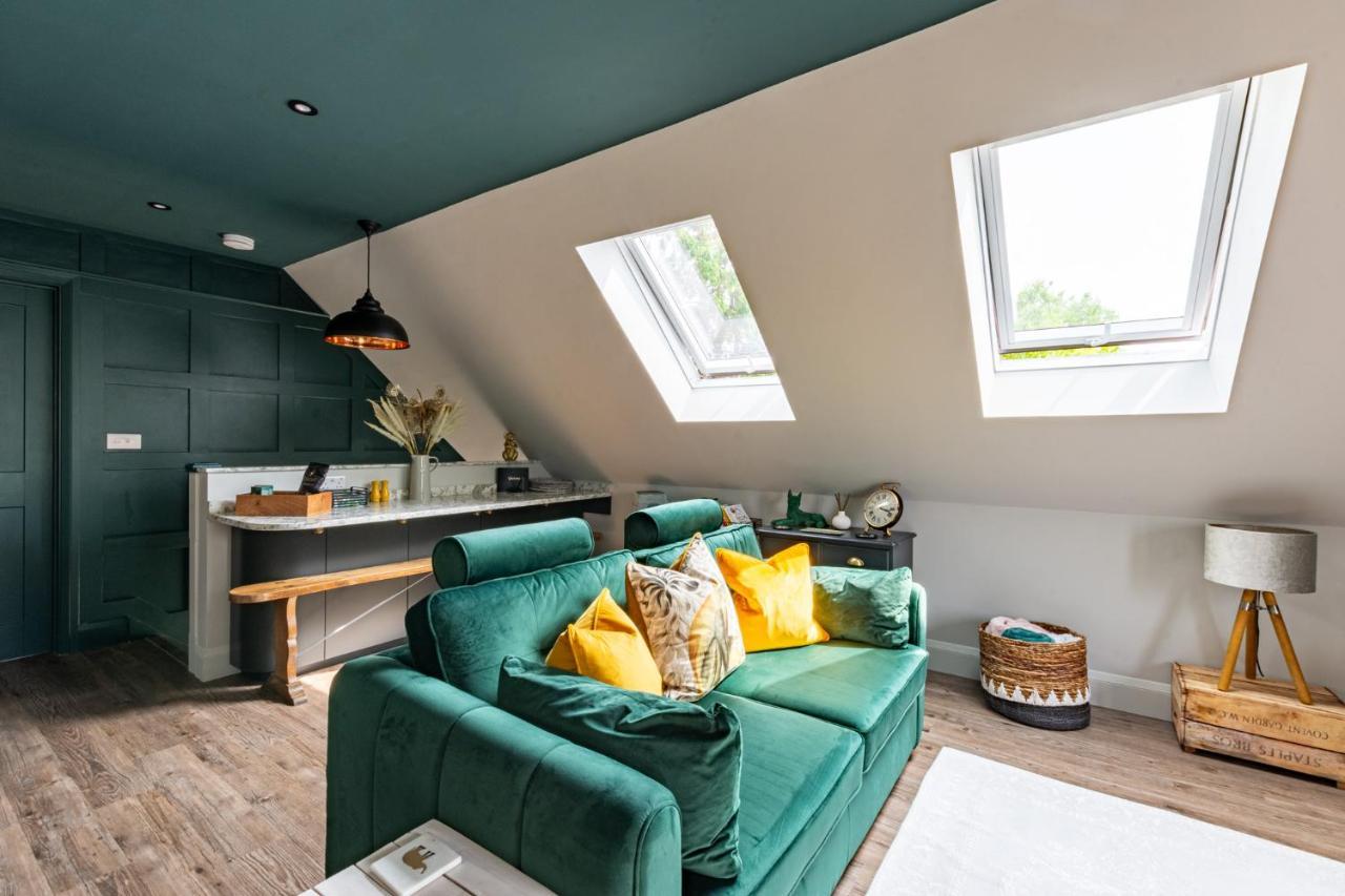 Stylish One Bedroom Cotswold Coach House เทตบรี ภายนอก รูปภาพ