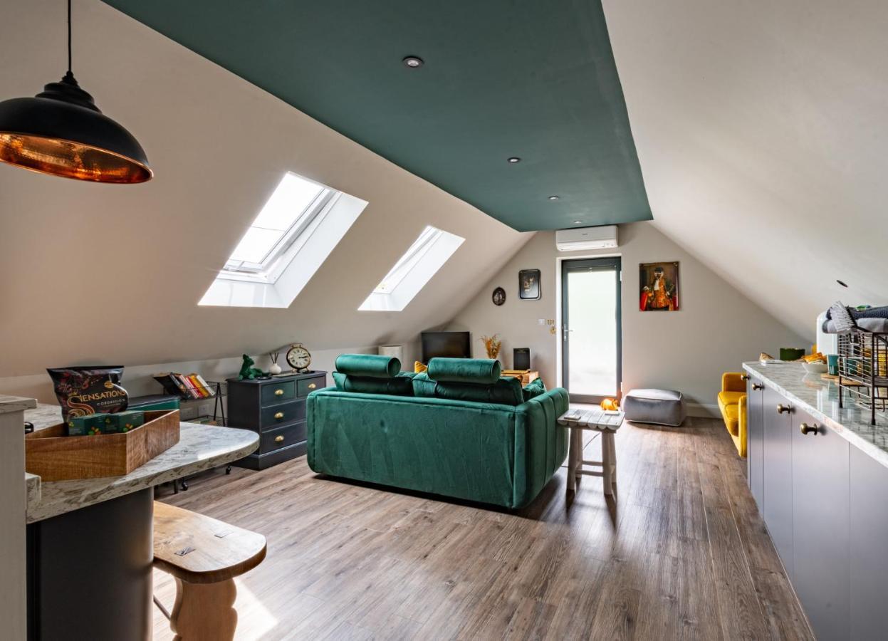Stylish One Bedroom Cotswold Coach House เทตบรี ภายนอก รูปภาพ